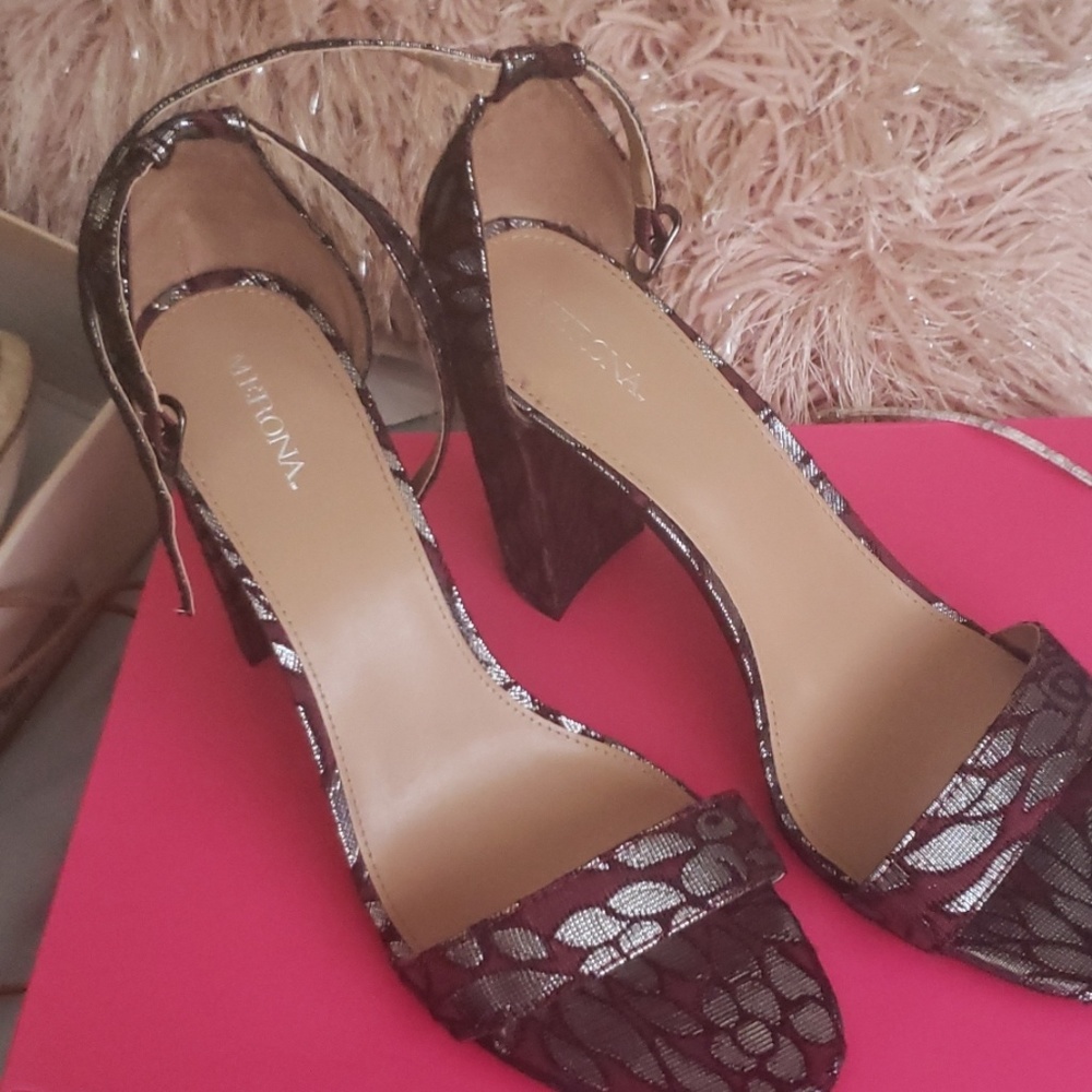Shoe
